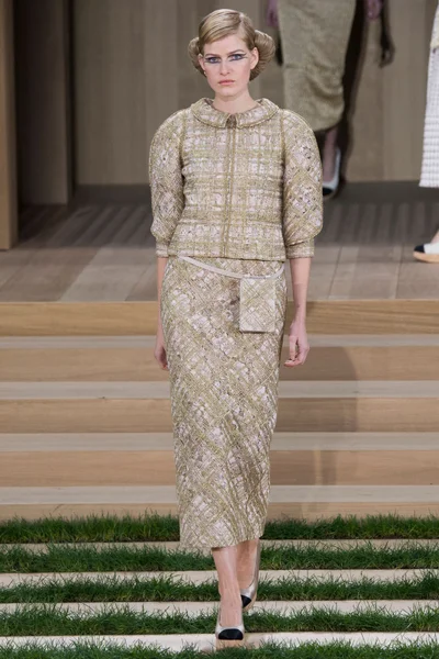 Look 17